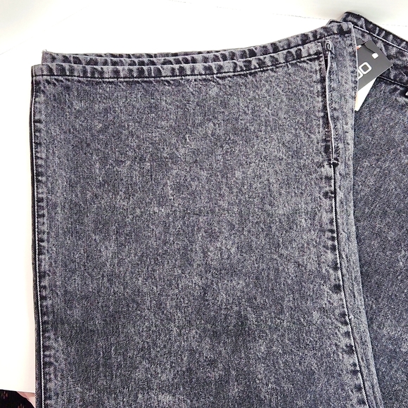 BOOHOO Plus Split Hem Straight Leg Washed Black Jeans - NEW (UK 18 / US 14) - Picture 5 of 16